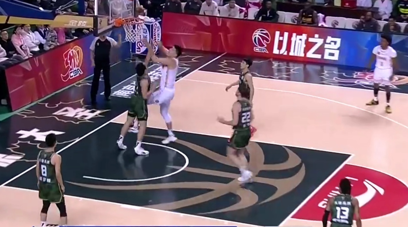  Ning在篮网比赛中大比分获胜，险胜引发热议！